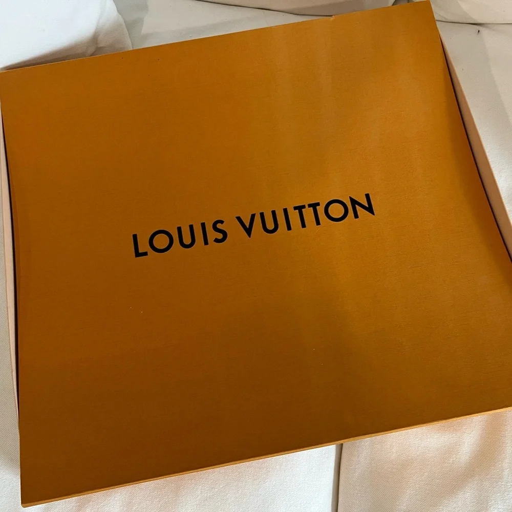 Louis Vuitton Tan Monogram Shoulder Bag - Picture 2 of 7
